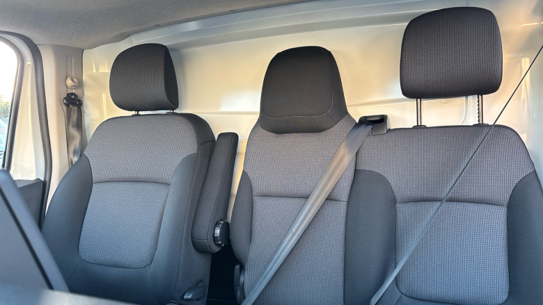 Nissan Primastar 30 L1 Diesel 2.0 dCi 150ps H2 Acenta Van